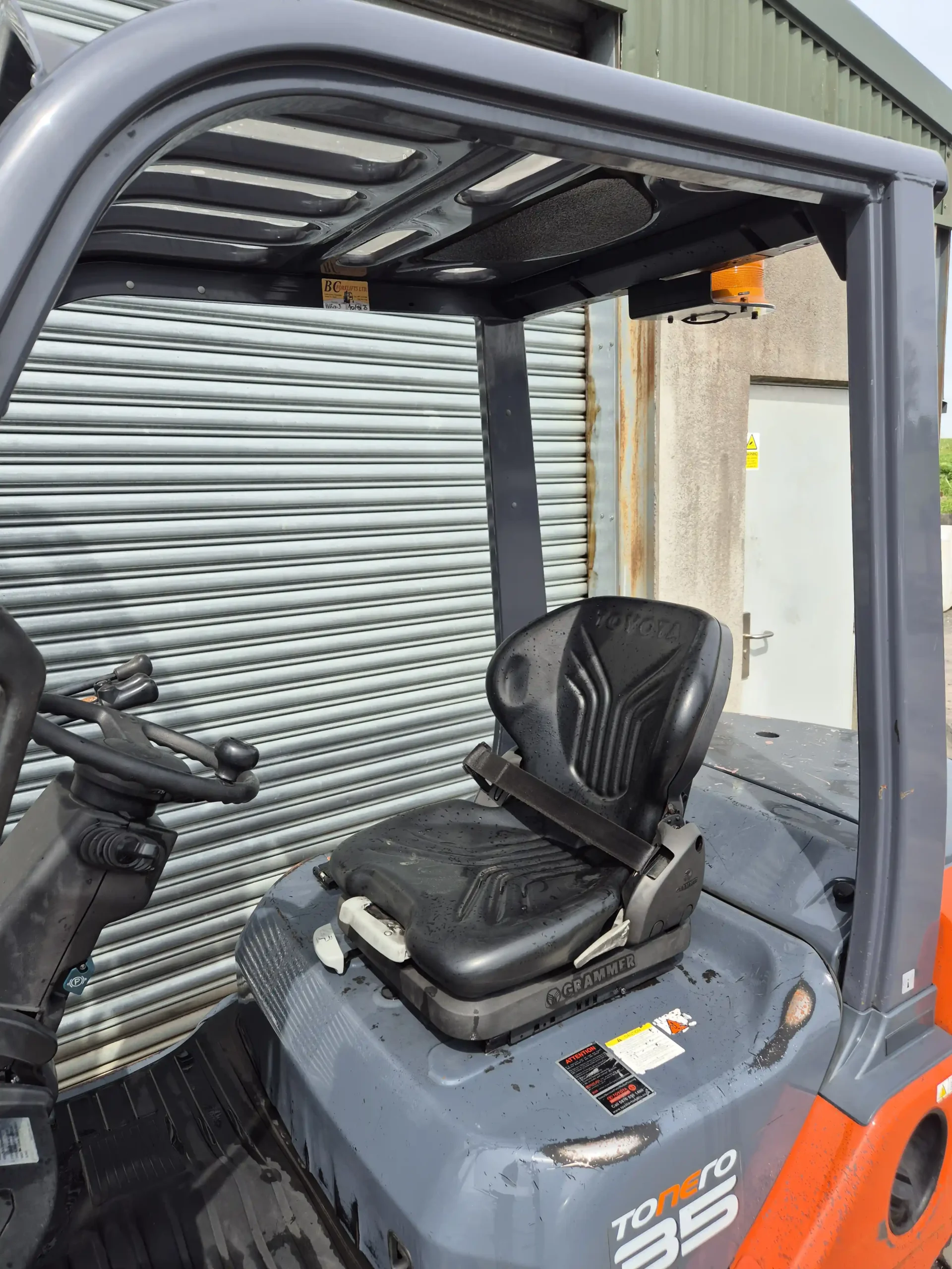 2015 Toyota 8FDJF35 diesel forklift - Cab