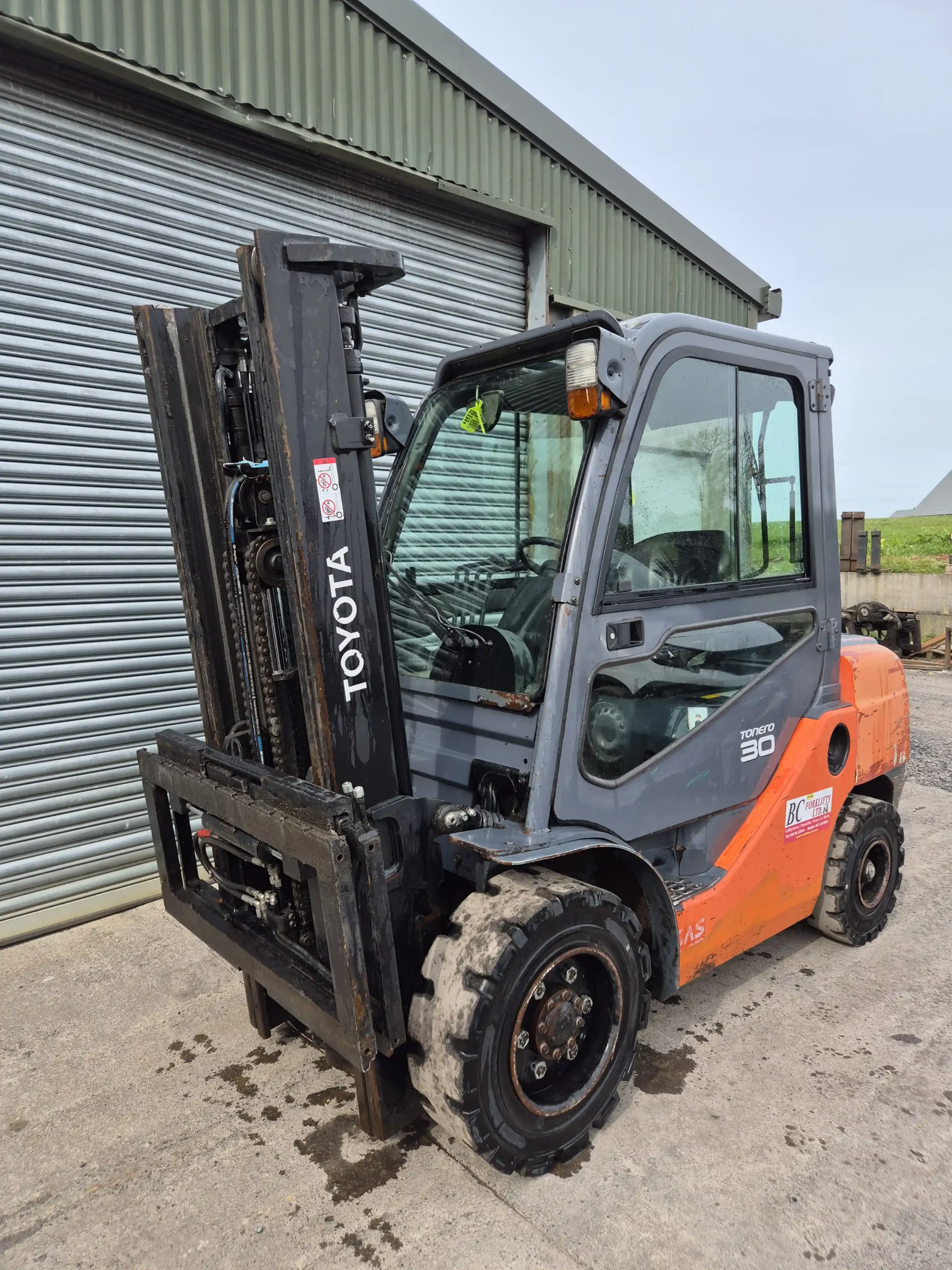 Toyota 8fdf30 3 tonne diesel forklift - front side