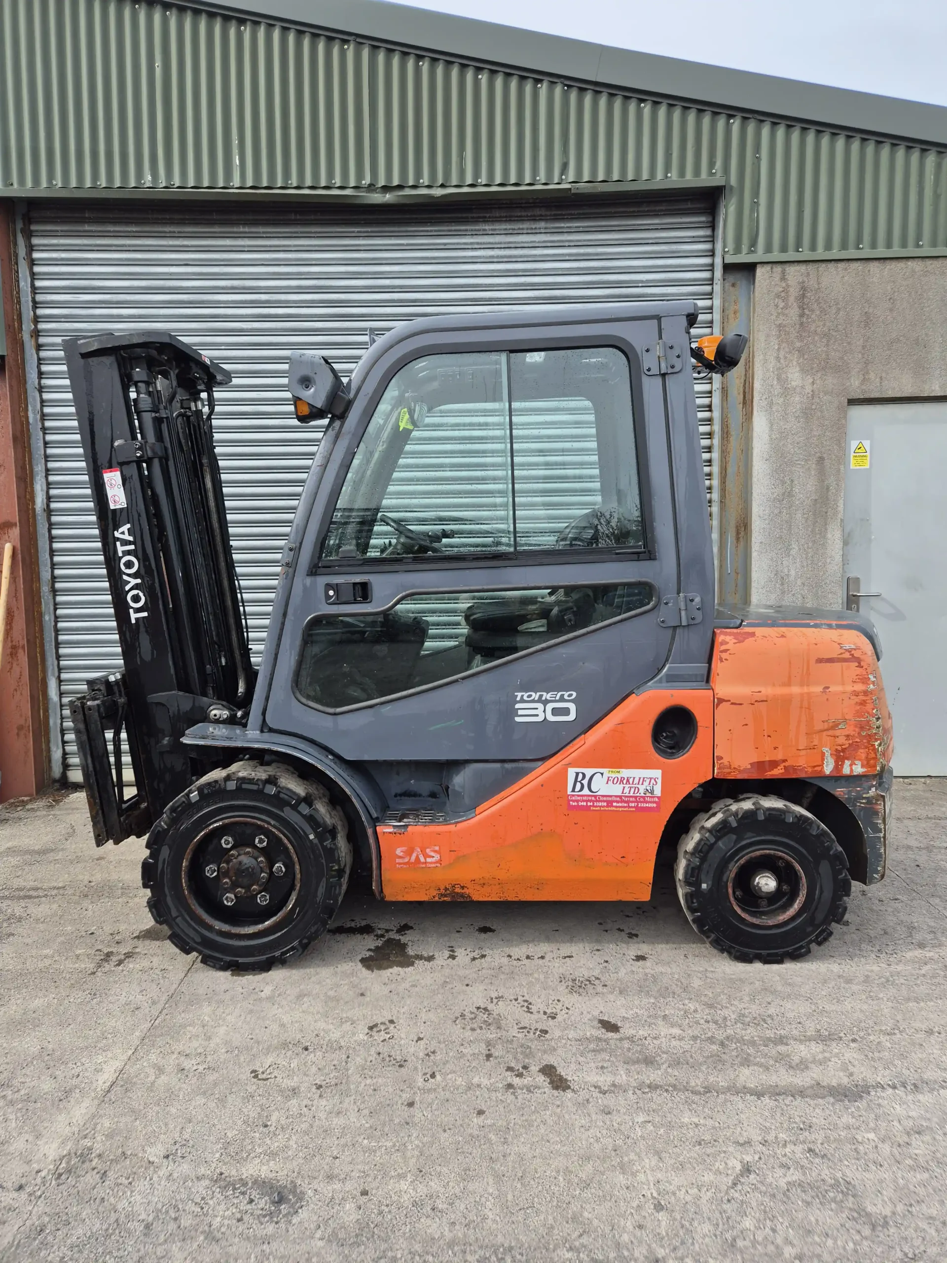 Toyota 8fdf30 3 tonne diesel forklift - side